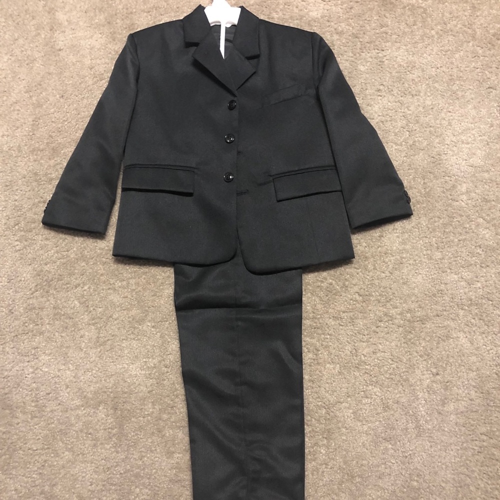 NWOT Boys 3 piece Jacket Suit - Black Size 6